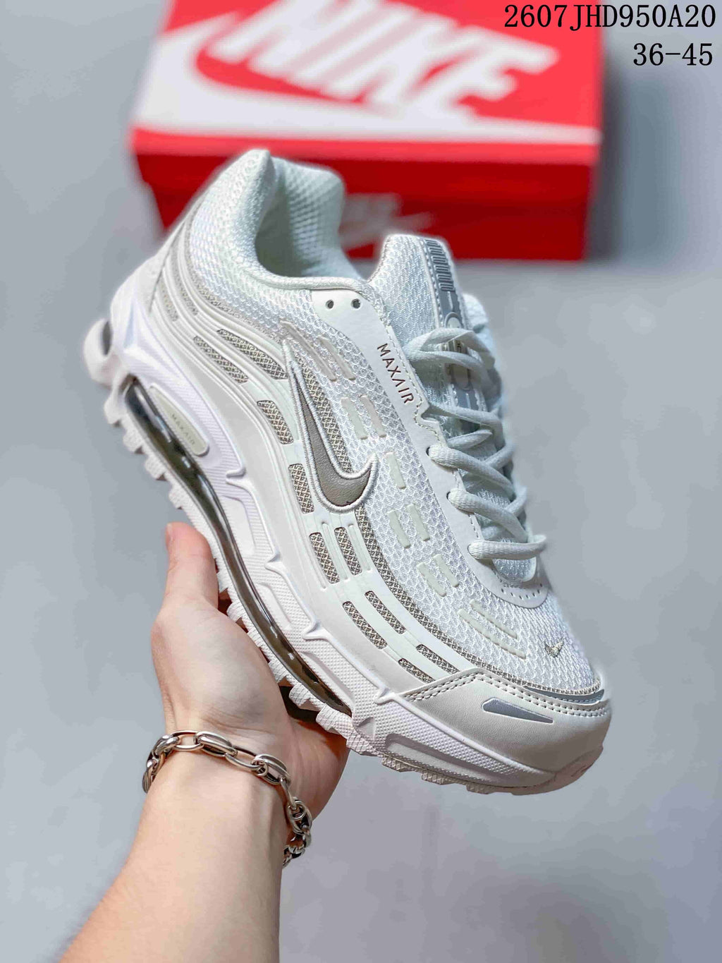 Nike P-6000 Premium Trainers White/Silver 2607JHD950A20 - product image from the listing.