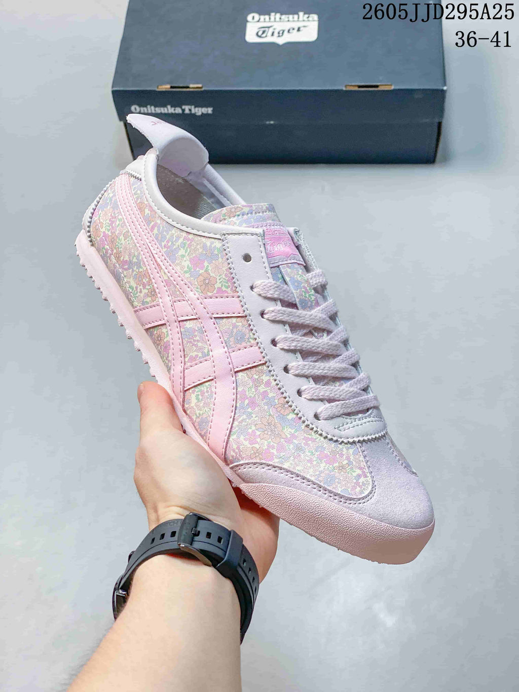 Onitsuka Tiger Floral Low-Top Sneakers in Pink JD295A25 - product image from the listing.