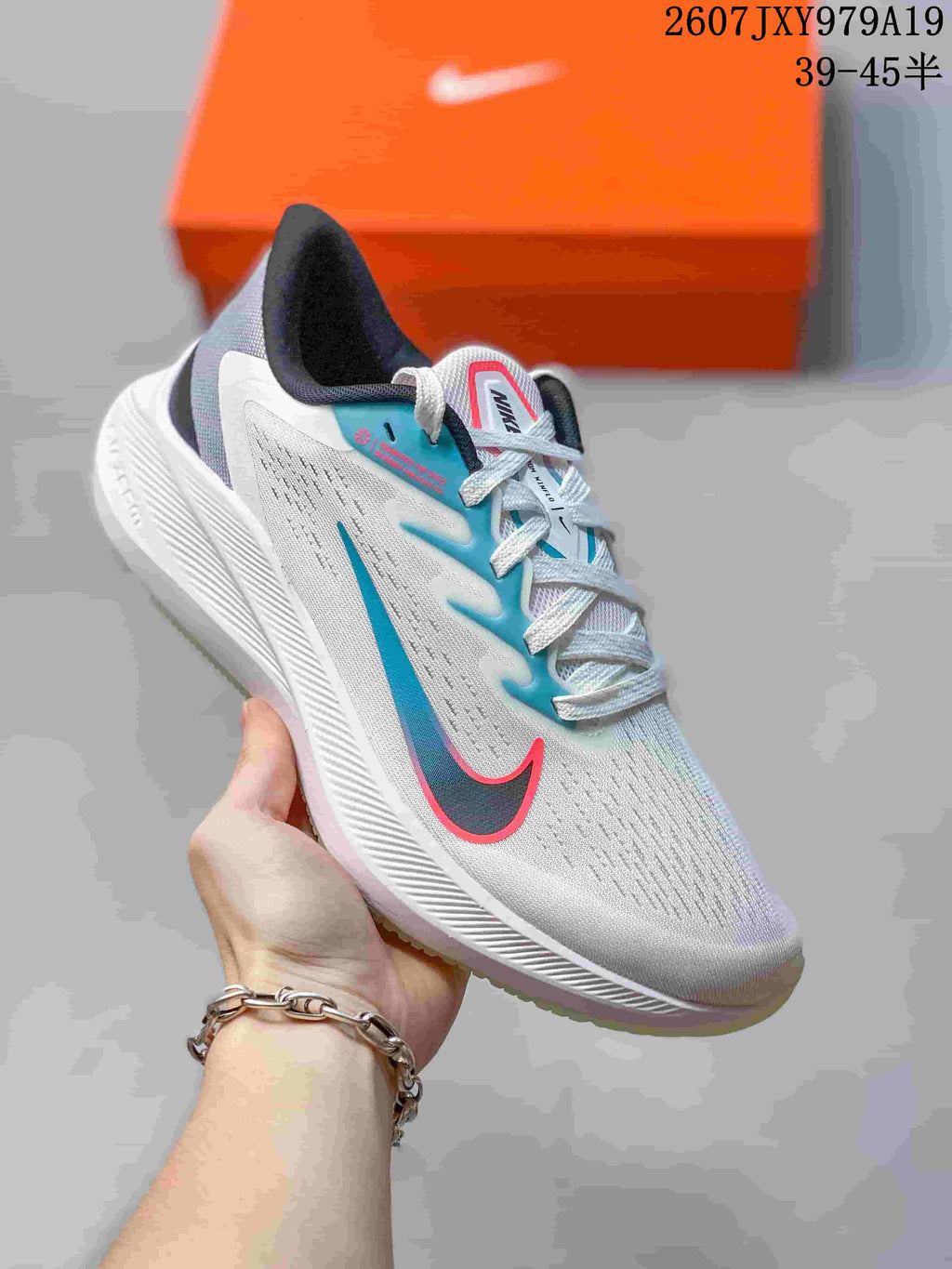 Men's Nike Zoom Winflo 7 Running Sneakers JXY979A19 - product image from the listing.