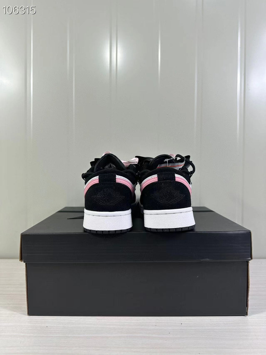 Air Jordan 1 Low GS Black Pink DX4374-008 - product image from the listing.