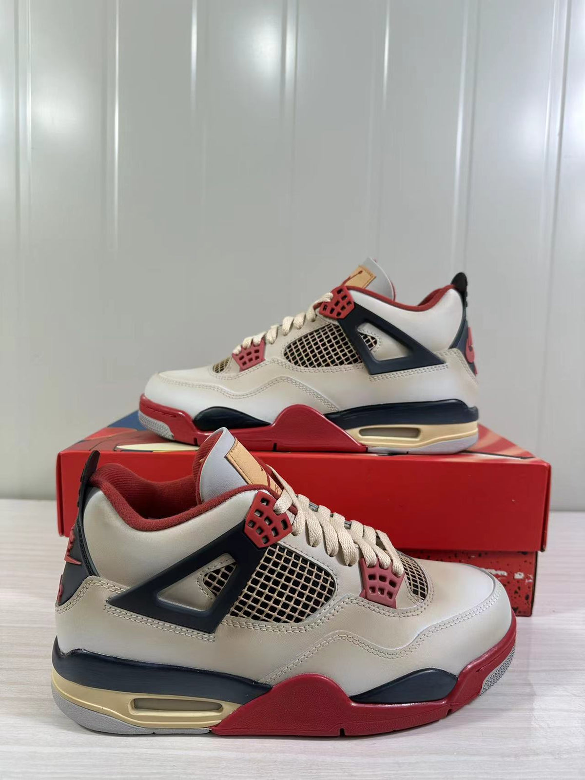 Air Jordan 4 Retro Off-White Red Black AQ9129-105 - product image from the listing.