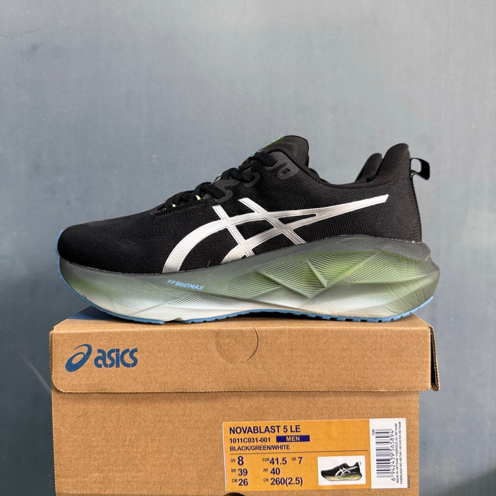 ASICS Novablast 5 LE Running Shoes in Black Silver - product image from the listing.