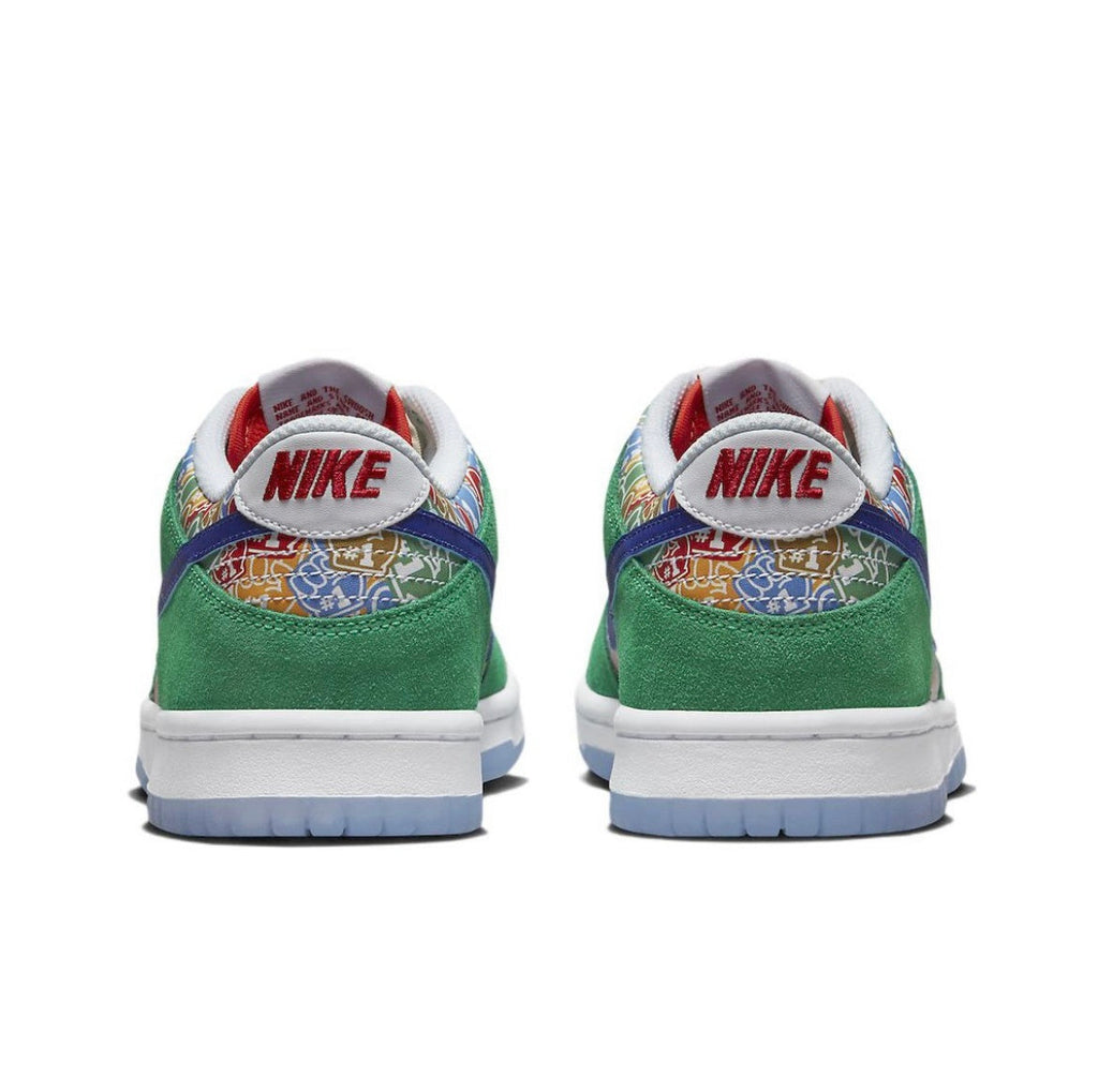 Nike SB Dunk Low Foam Finger Trainers DZ5184-300 - product image from the listing.
