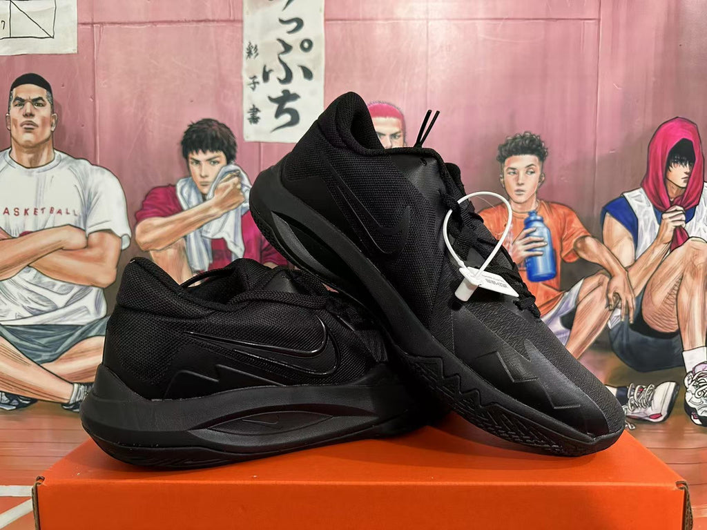 Nike Basketball Sneakers in Black - product image from the listing.