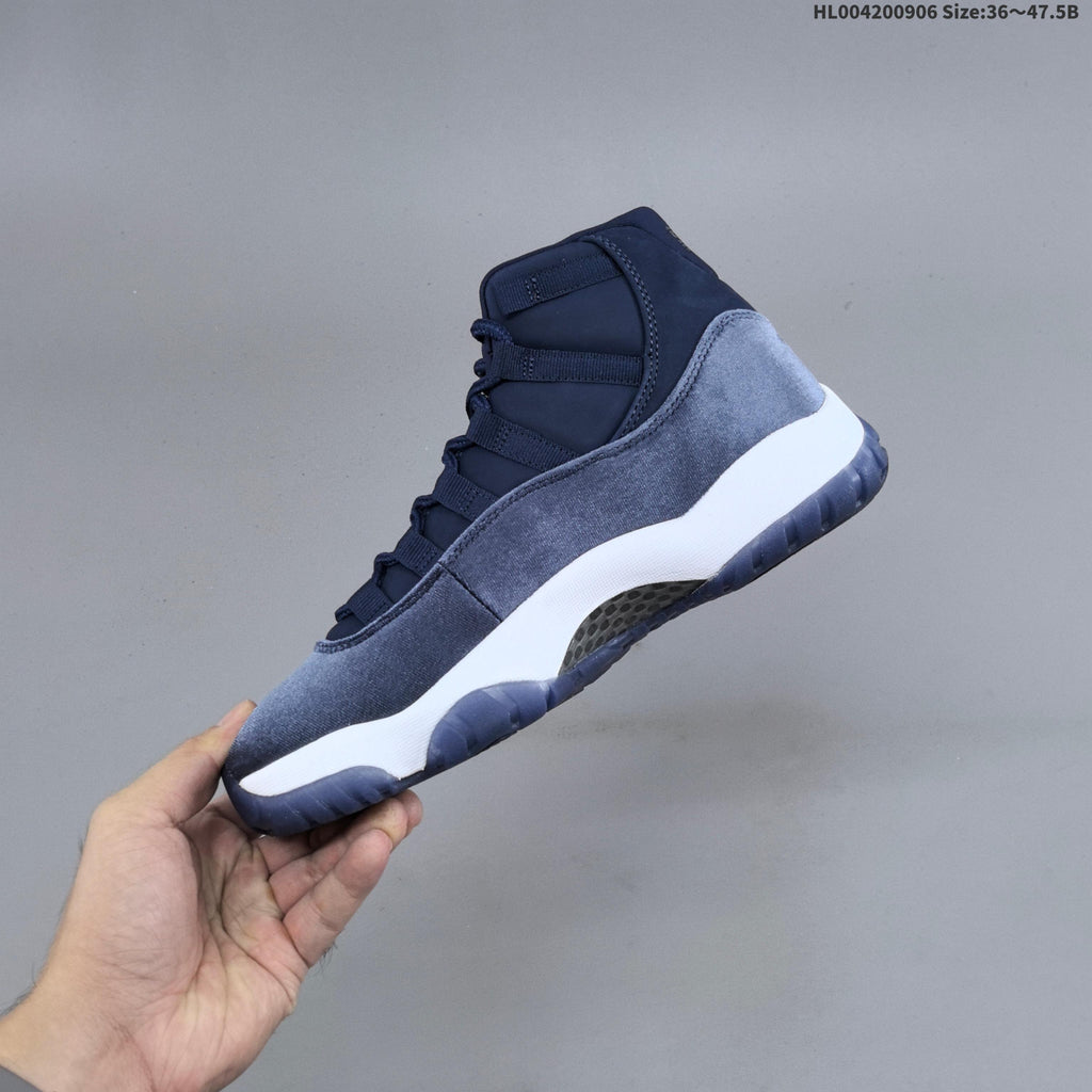 Air Jordan 11 Retro Midnight Navy High-Top Sneakers - product image from the listing.