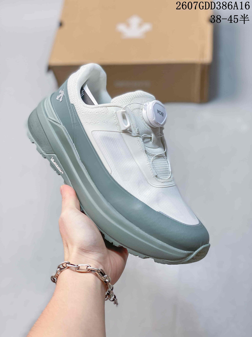 DESCENTE Dualis PRIME WIRE 2.0 Low-Top Sneakers in White Gray - product image from the listing.