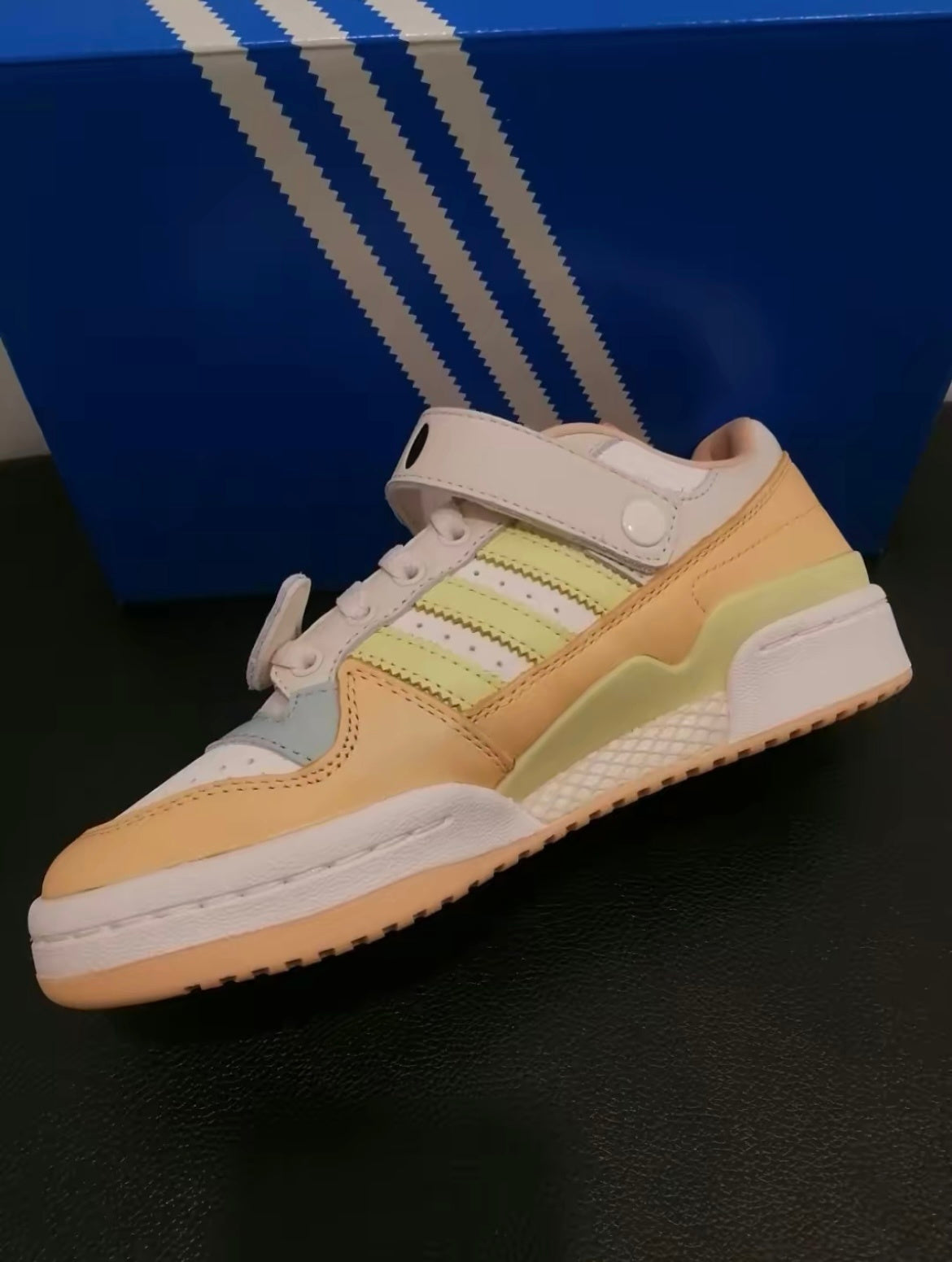Adidas Originals Forum 84 Low Trainers GW4427 - product image from the listing.