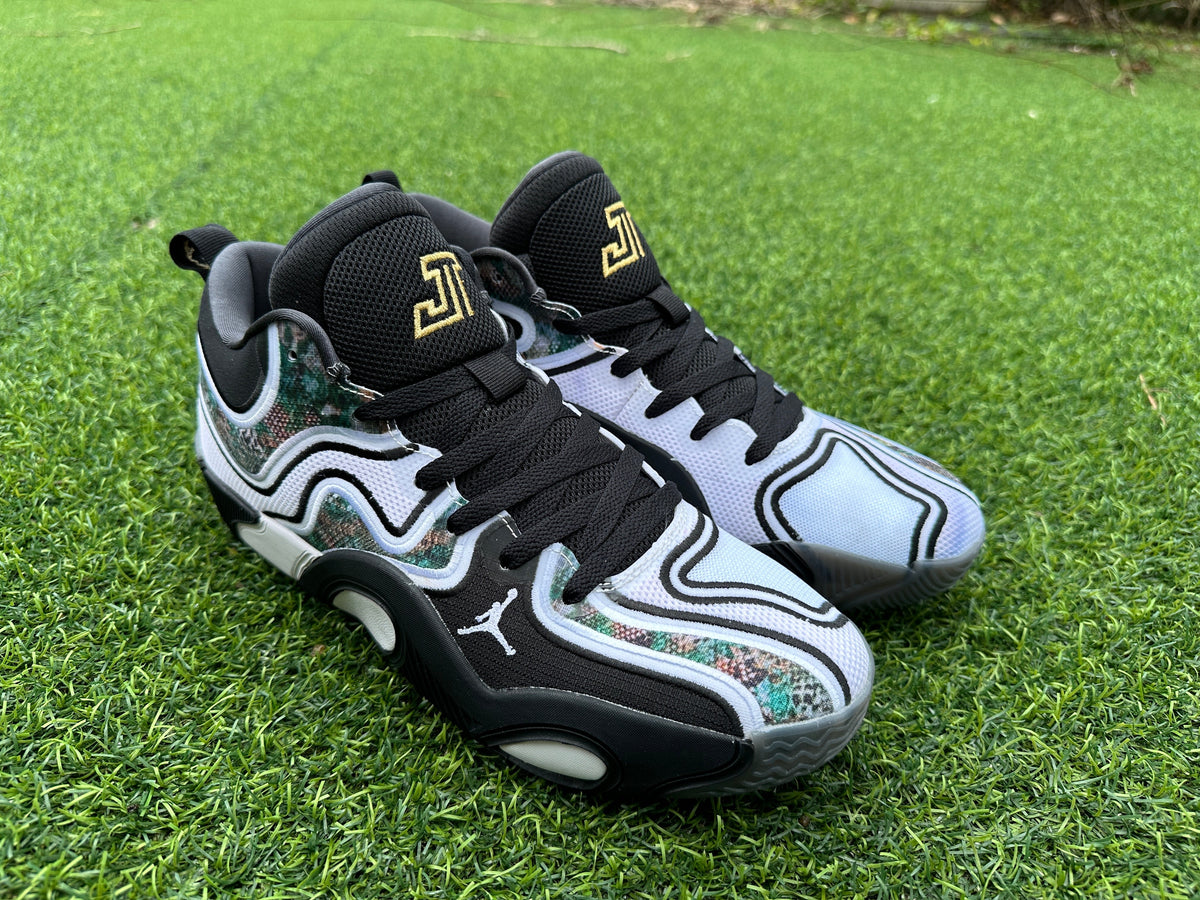 Jordan Heir Series 4 Basketball Shoes in White Black Gold - product image from the listing.