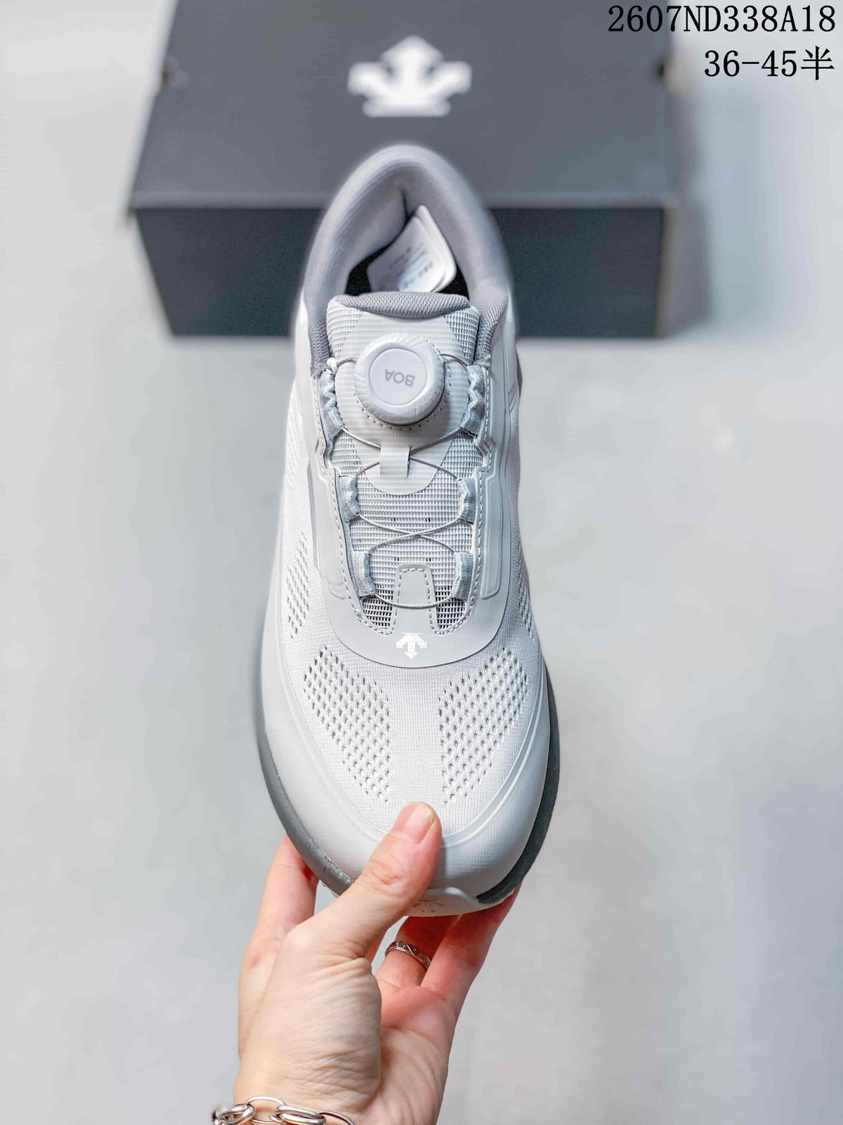 DESCENTE D F WIRE 3.0 Running Sneakers in White Gray - product image from the listing.