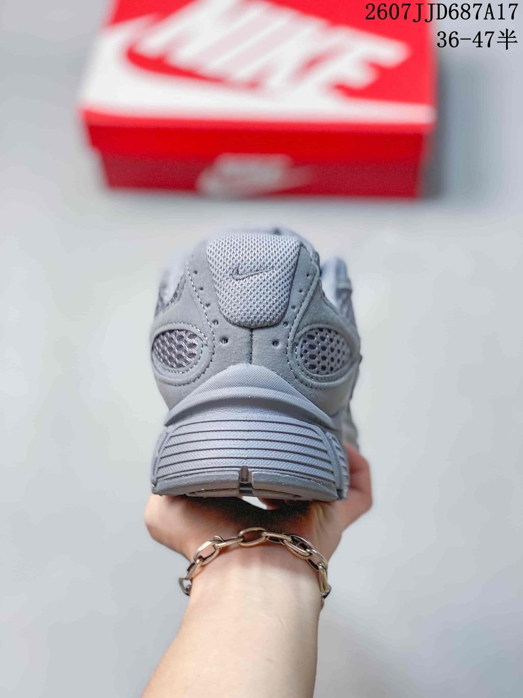 Nike V5 RNR Gray Mesh Low-Cut Sneakers JD687A17 - product image from the listing.
