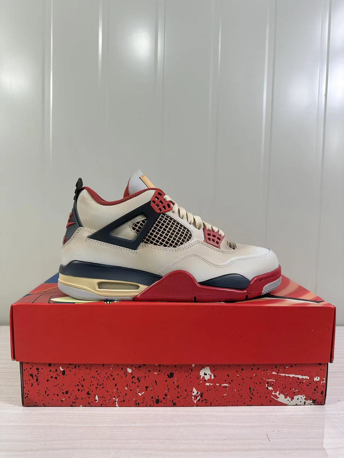 Air Jordan 4 Retro Off-White Red Black AQ9129-105 - product image from the listing.