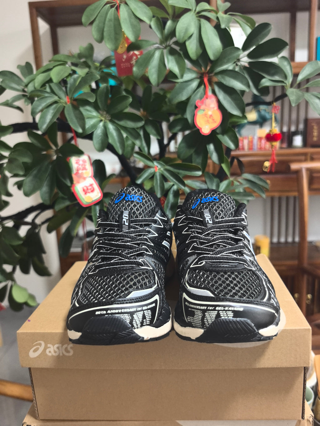 ASICS GEL-KAYANO 20 Sneakers in Black Silver Blue - product image from the listing.