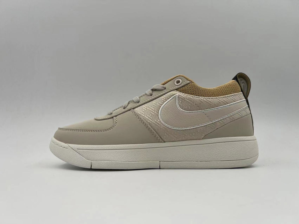 Nike Low-Cut Sneakers in Off-White - product image from the listing.