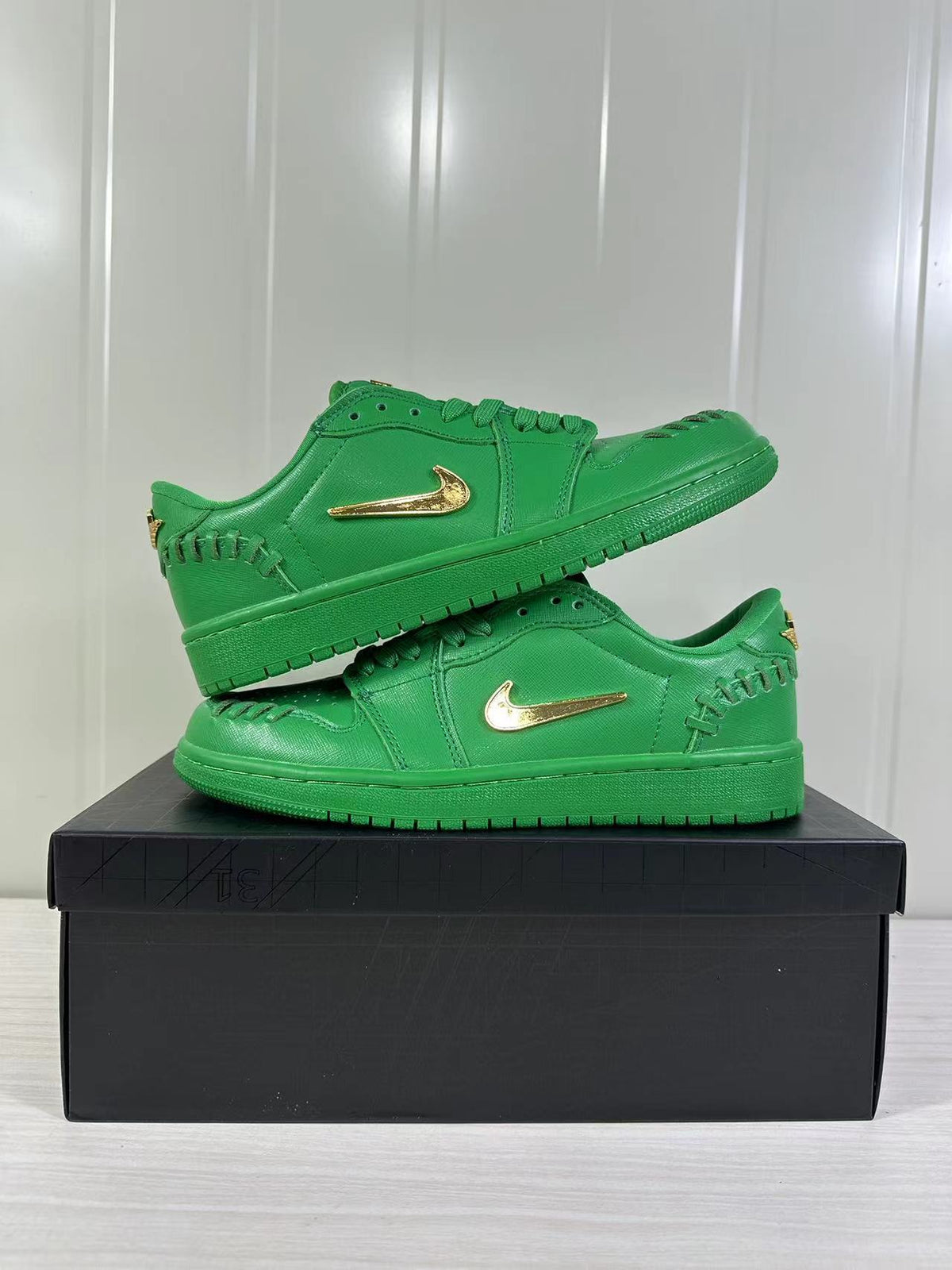 Air Jordan 1 Low Green FN5032-300 Sneakers - product image from the listing.