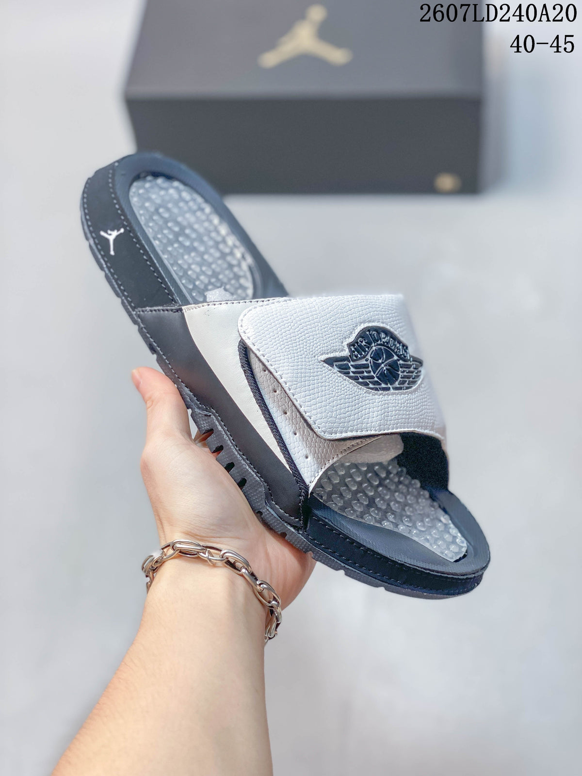 Air Jordan Hydro II Retro Slides White/Navy 2607LD240A20 by Nike - product image from the listing.