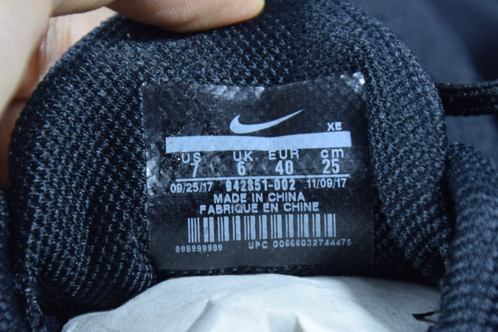 Nike Air Zoom Pegasus 35 Running Shoes in Black 942851-002 - product image from the listing.
