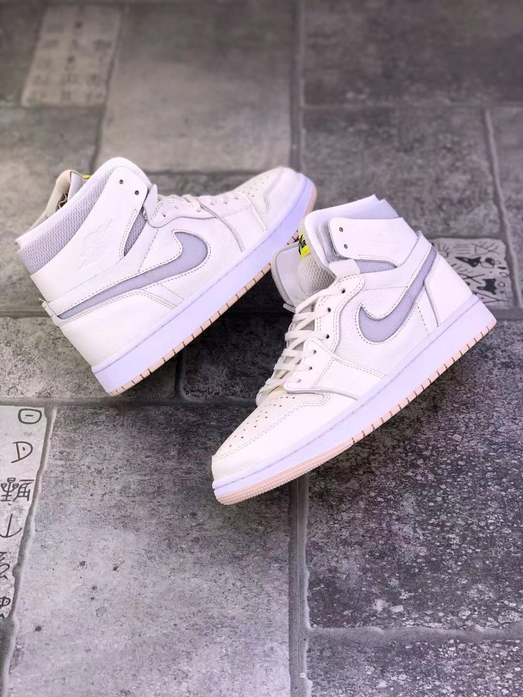 Pearl White CT0979-107 Sneakers - Nike Air Jordan 1 High - product image from the listing.