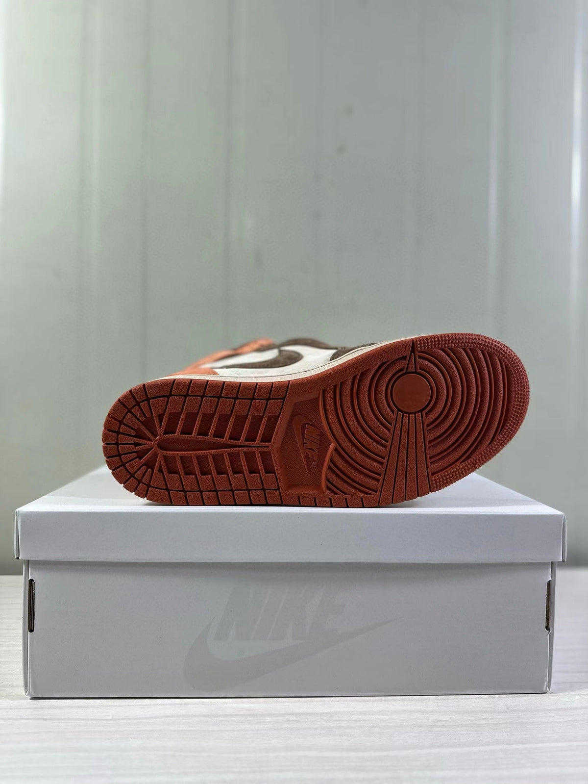 Air Jordan 1 High OG Cacao Wow Sand Drift FQ2941-200 - product image from the listing.