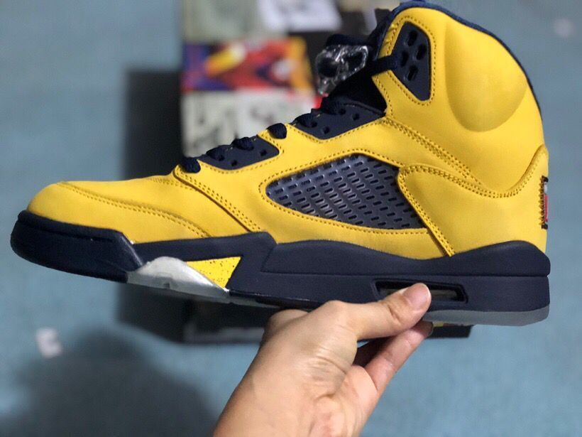Jordan 5 High-Cut Sneakers Yellow Navy Tokyo Style - product image from the listing.