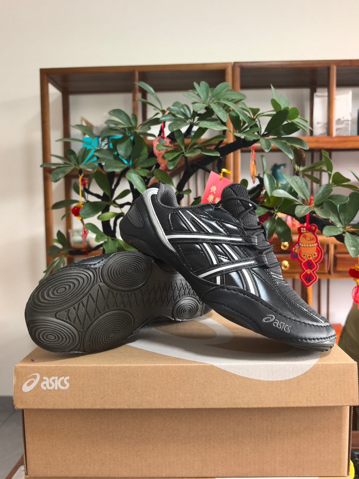 ASICS F1 Sneakers in Black and White - product image from the listing.
