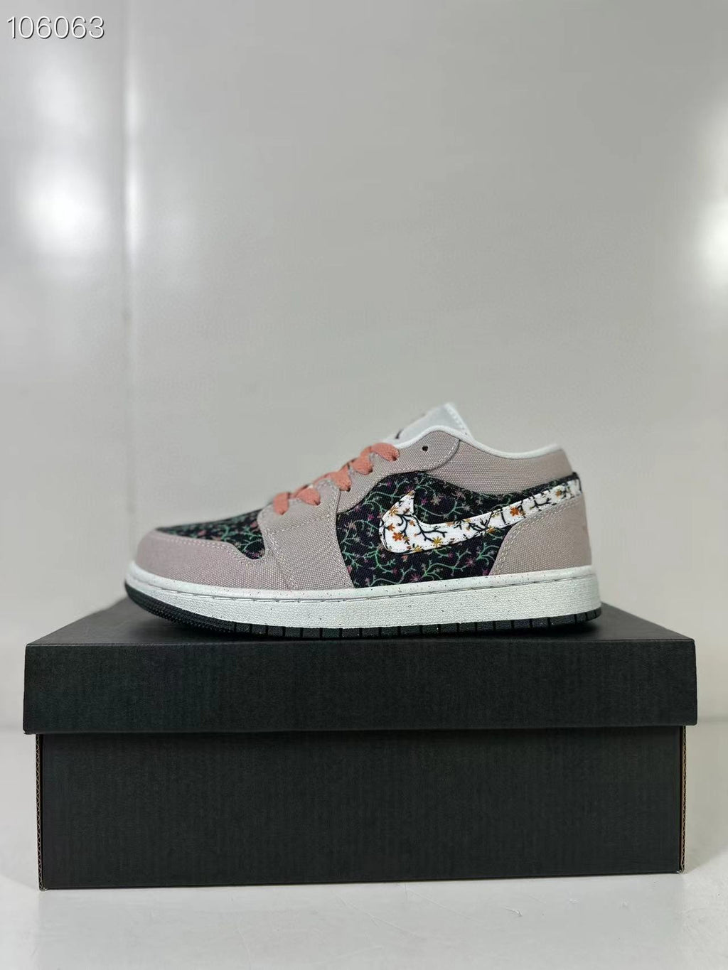 Air Jordan 1 Low SE GS Platinum Violet Sneakers FJ3445-001 - product image from the listing.