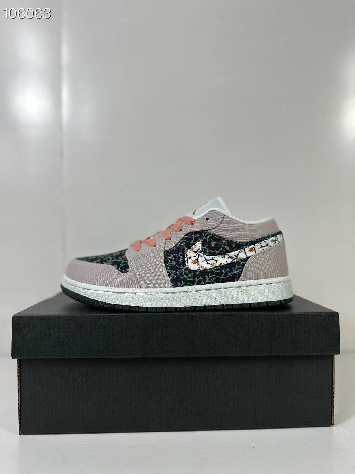 Air Jordan 1 Low SE GS Platinum Violet Sneakers FJ3445-001 - product image from the listing.