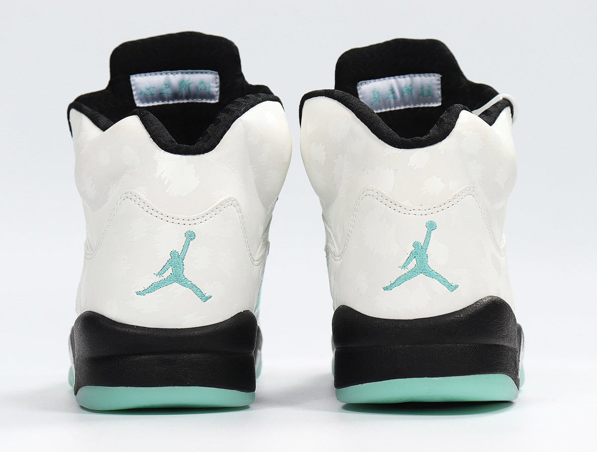 Jordan 4 Retro Sneakers in White and Mint CN2932-100 - product image from the listing.