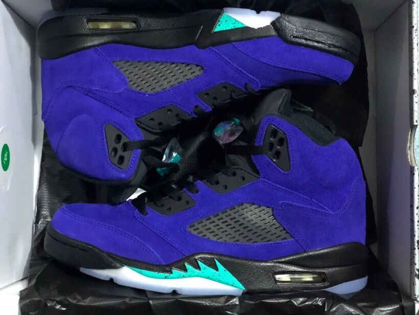 Jordan 5 Retro Sneakers in Purple Black - product image from the listing.