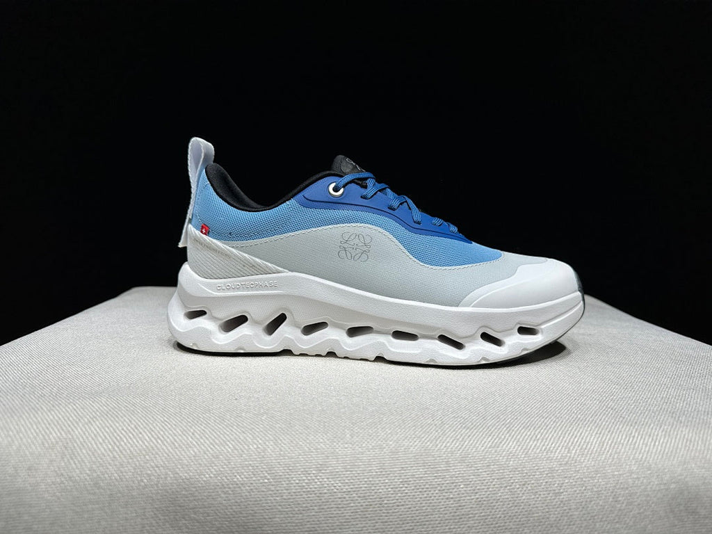 On Cloudtilt 2.0 Blue Running-Inspired Trainers - product image from the listing.
