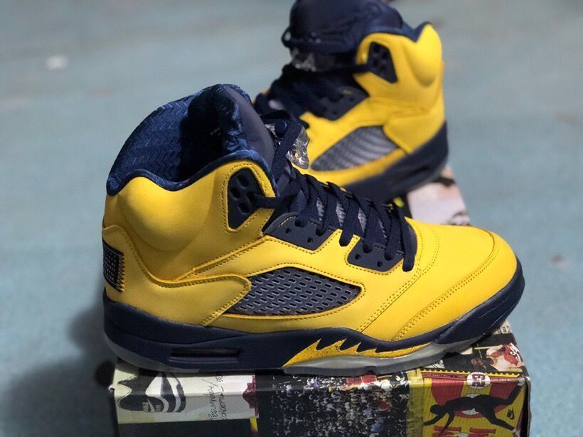 Jordan 5 High-Cut Sneakers Yellow Navy Tokyo Style - product image from the listing.