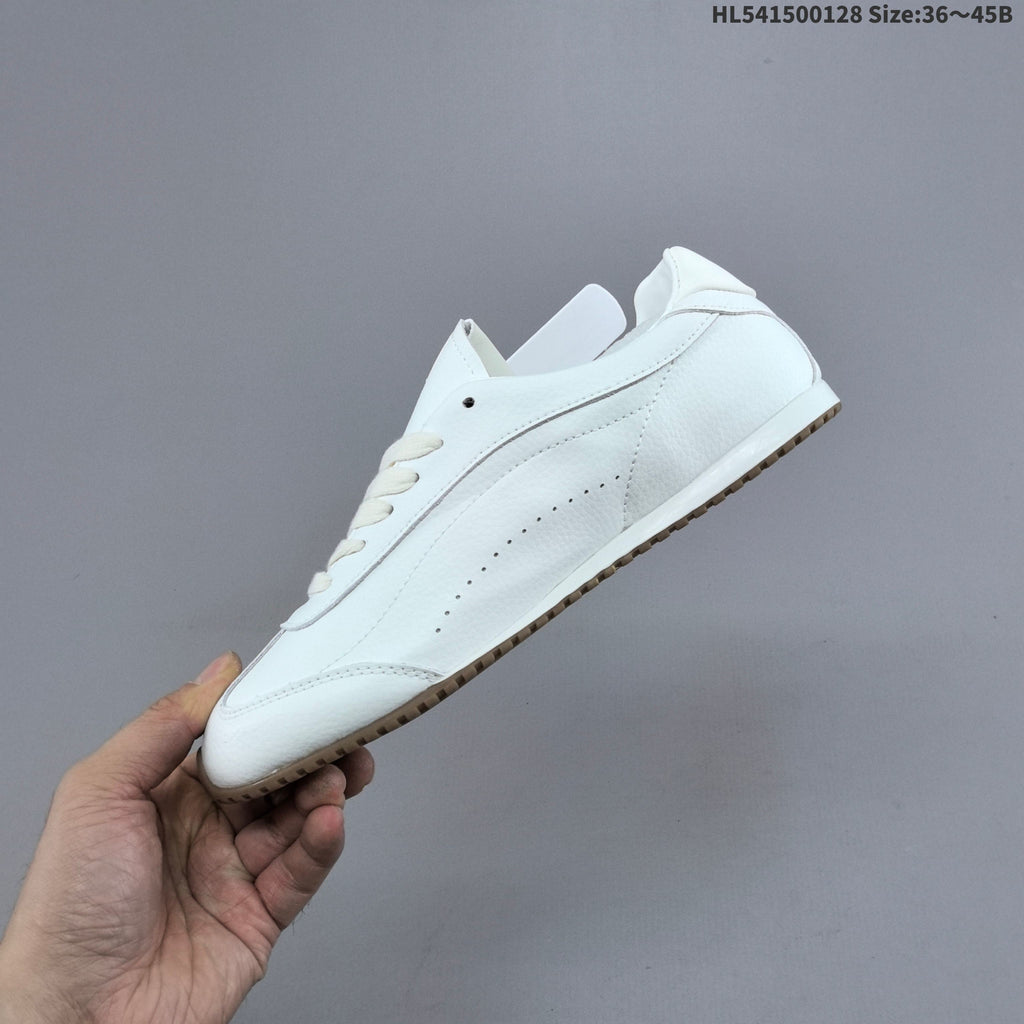 White and Black Alo Yoga Sunset Sneaker Low-Top - product image from the listing.