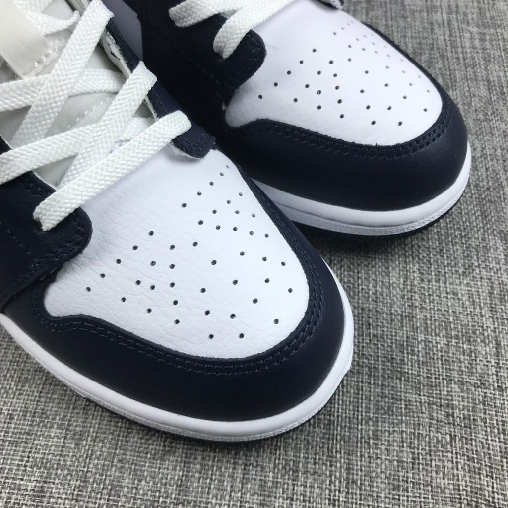 What The Obsidian Sneakers - Jordan 1 Mid 554724-174 - product image from the listing.
