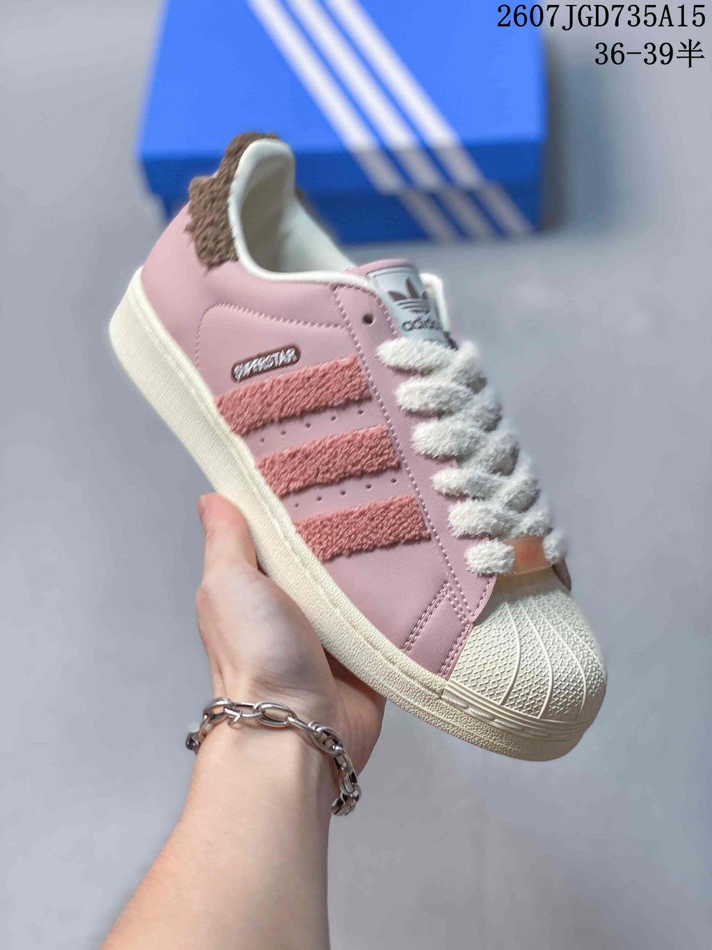 adidas Superstar Sneakers in Pink Leather 2607TGD735A15 - product image from the listing.