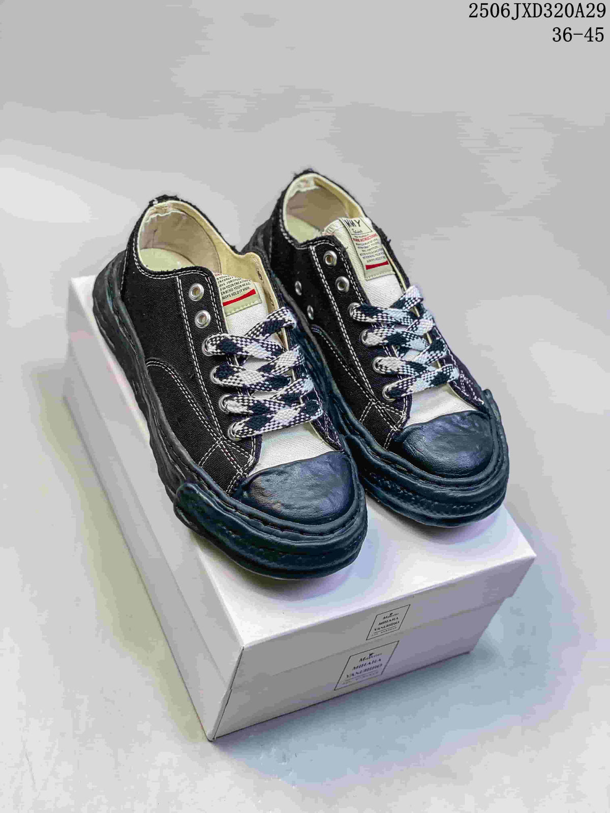 Maison MIHARA YASUHIRO Blakey Sneakers in Black 2506JXD320A29 - product image from the listing.
