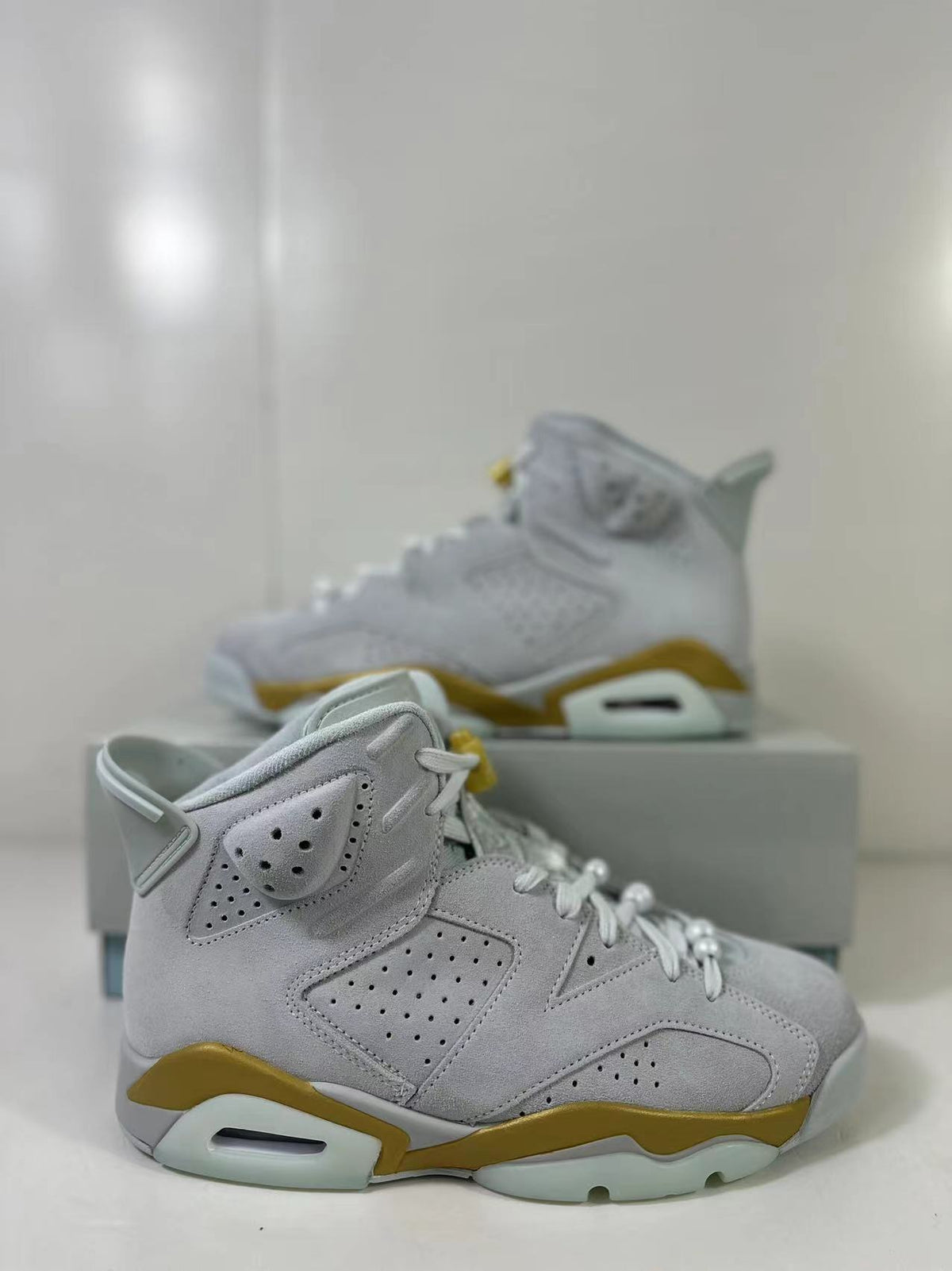 Air Jordan 6 High Sneakers White Gold Glacier Blue DQ4914-074 - product image from the listing.