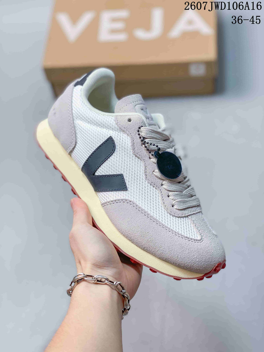 VEJA Rio Branco Alveomesh Sneakers in White Navy 711660TOI - product image from the listing.