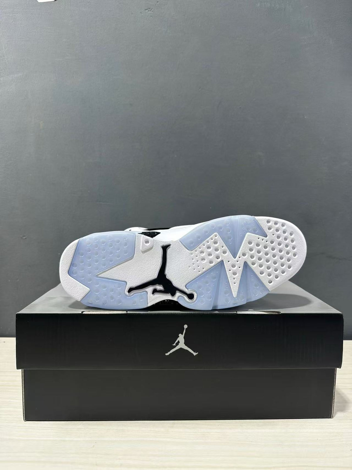 Air Jordan 6 Reverse Oreo Sneakers White Black CT8529-108 - product image from the listing.