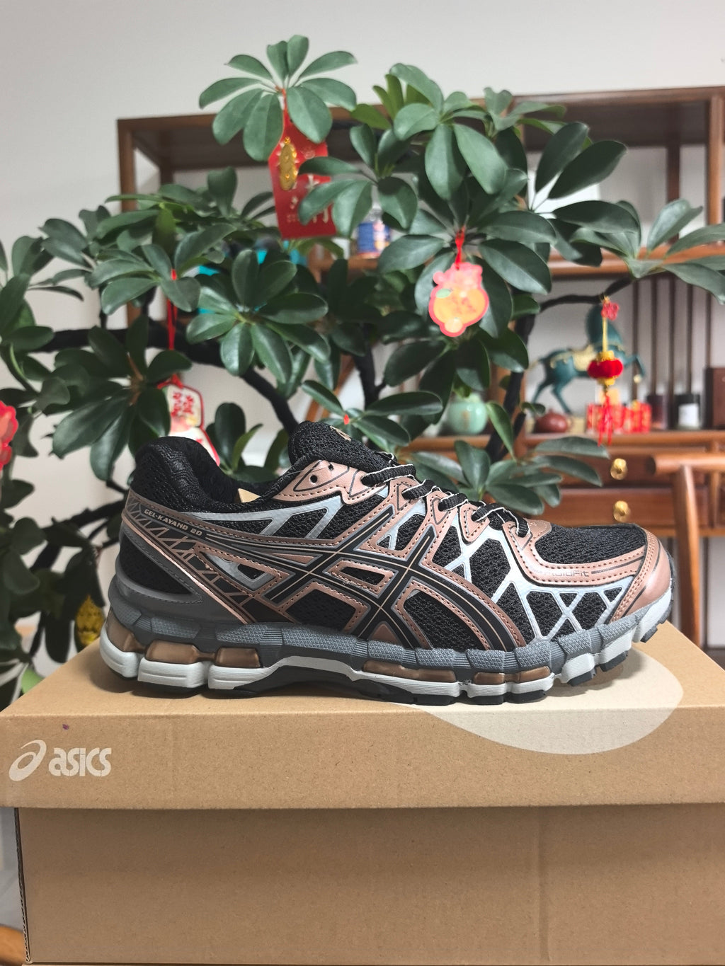 ASICS GEL-KAYANO 20 Sneakers in Black and Pale Pink - product image from the listing.