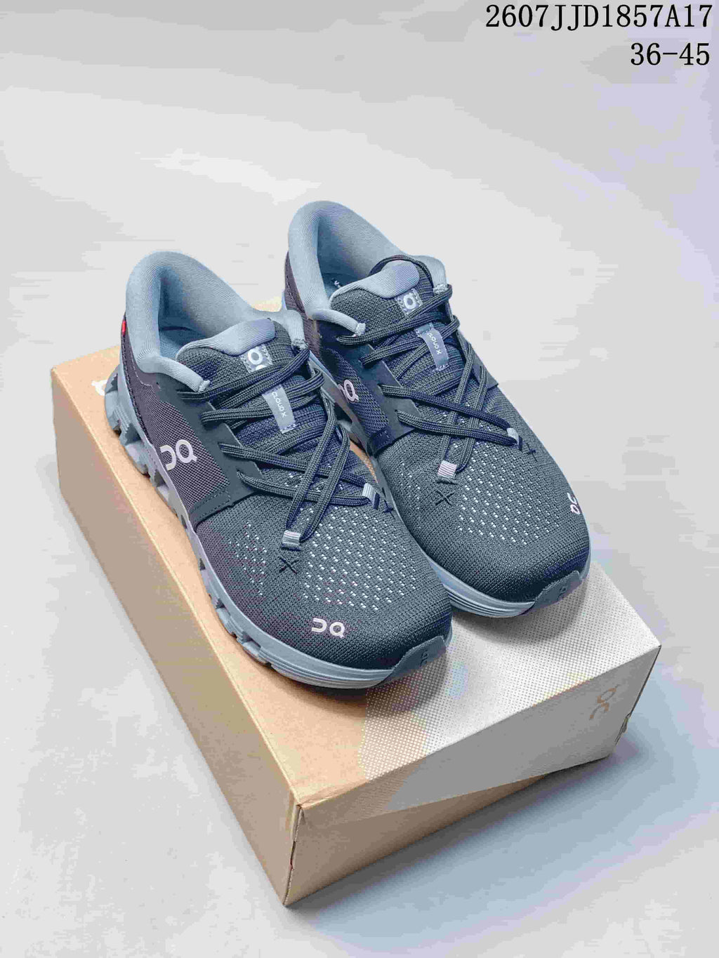 On Cloud X 4 Low-Cut Sneakers - product image from the listing.
