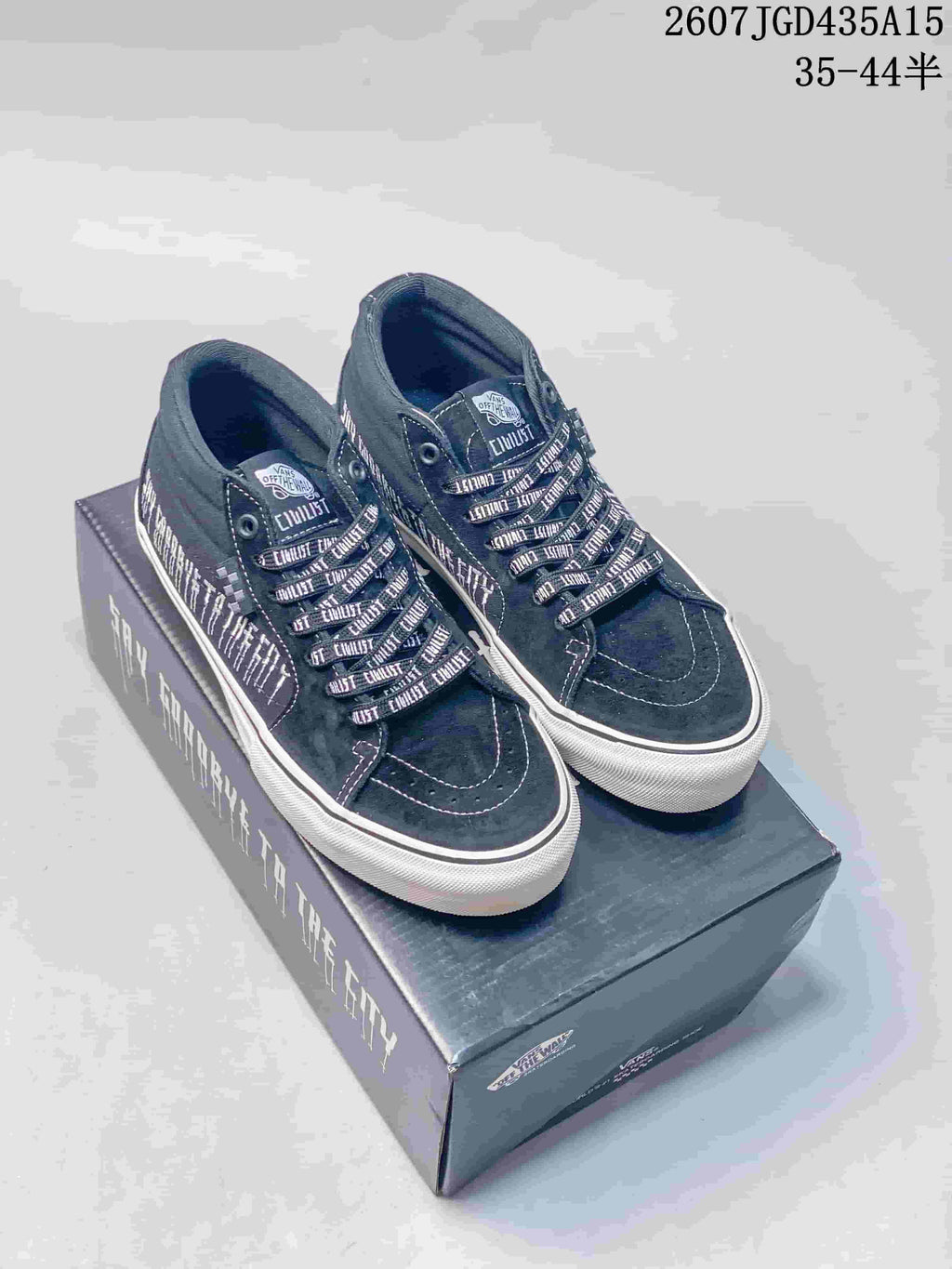 Vans SK8-LOW Sneakers in Black White - product image from the listing.