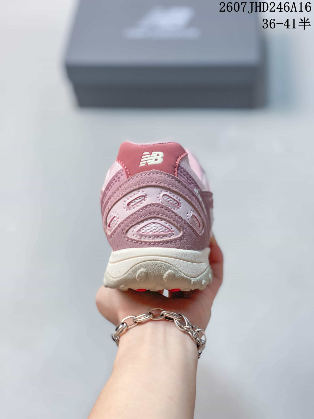 New Balance 204L Low-Top Sneakers in Pink 711360EEU - product image from the listing.