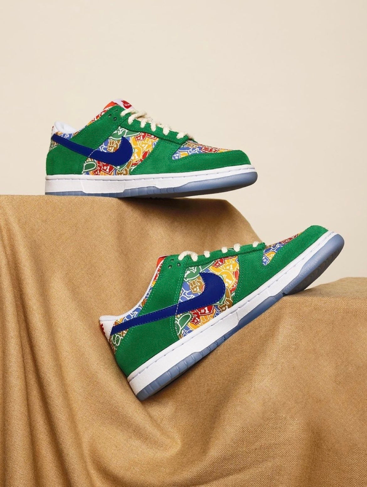 Nike SB Dunk Low Foam Finger Trainers DZ5184-300 - product image from the listing.