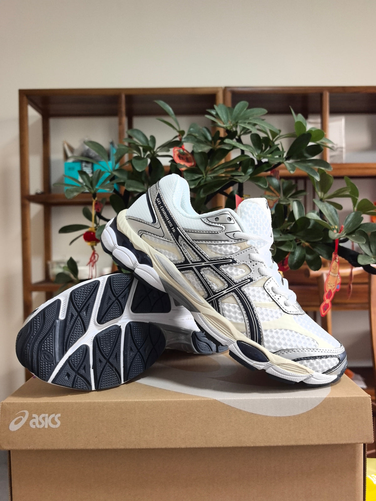 ASICS GEL-Cumulus 16 Sneakers in White Midnight - product image from the listing.