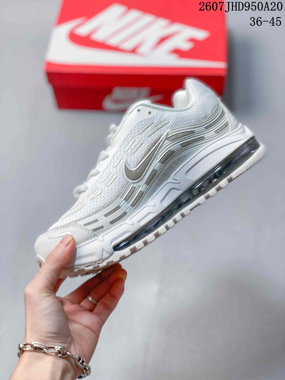 Nike P-6000 Premium Trainers White/Silver 2607JHD950A20 - product image from the listing.