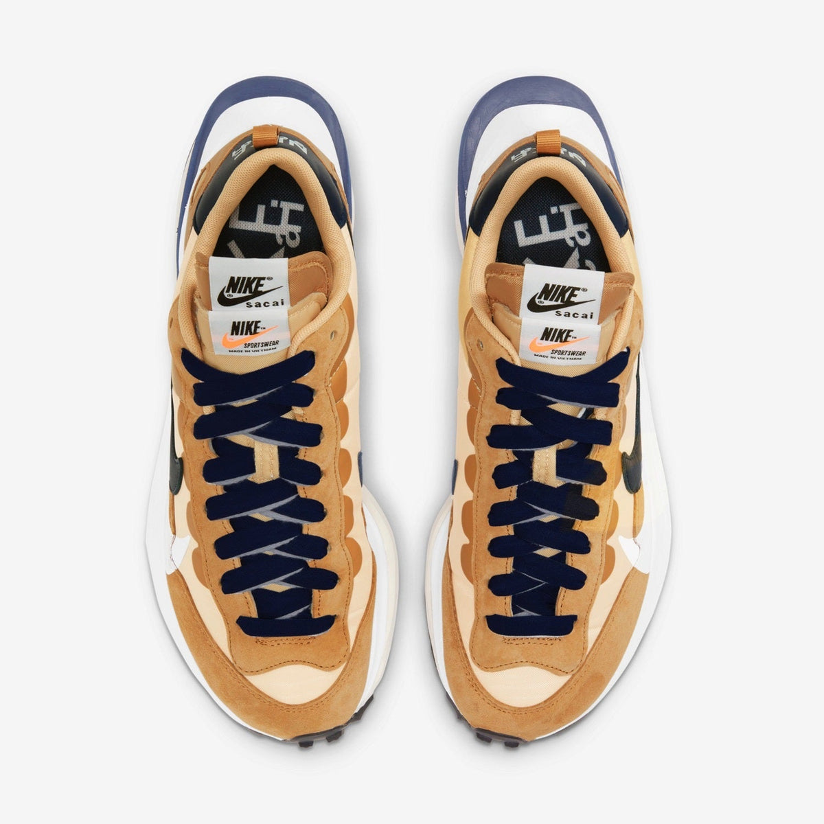 Sesame Khaki Nike sacai VaporWaffle DD1875-200 Sneakers - product image from the listing.