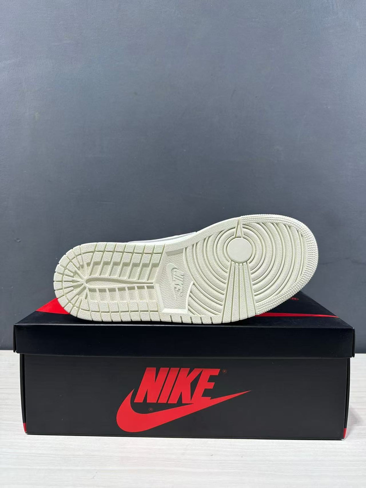 Air Jordan 1 Retro Low OG White HQ6998-100 - product image from the listing.