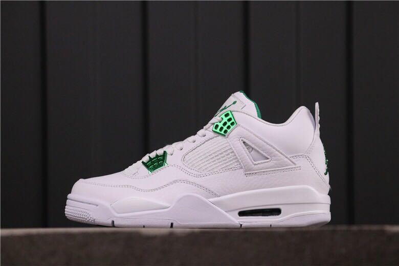 Pine Green Sneakers White/Green - Nike Air Jordan 4 CT8527-113 - product image from the listing.