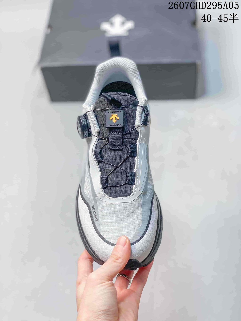 Descente Fitstep Wire Training Sneakers in White Gray 2607GHD295A05 - product image from the listing.
