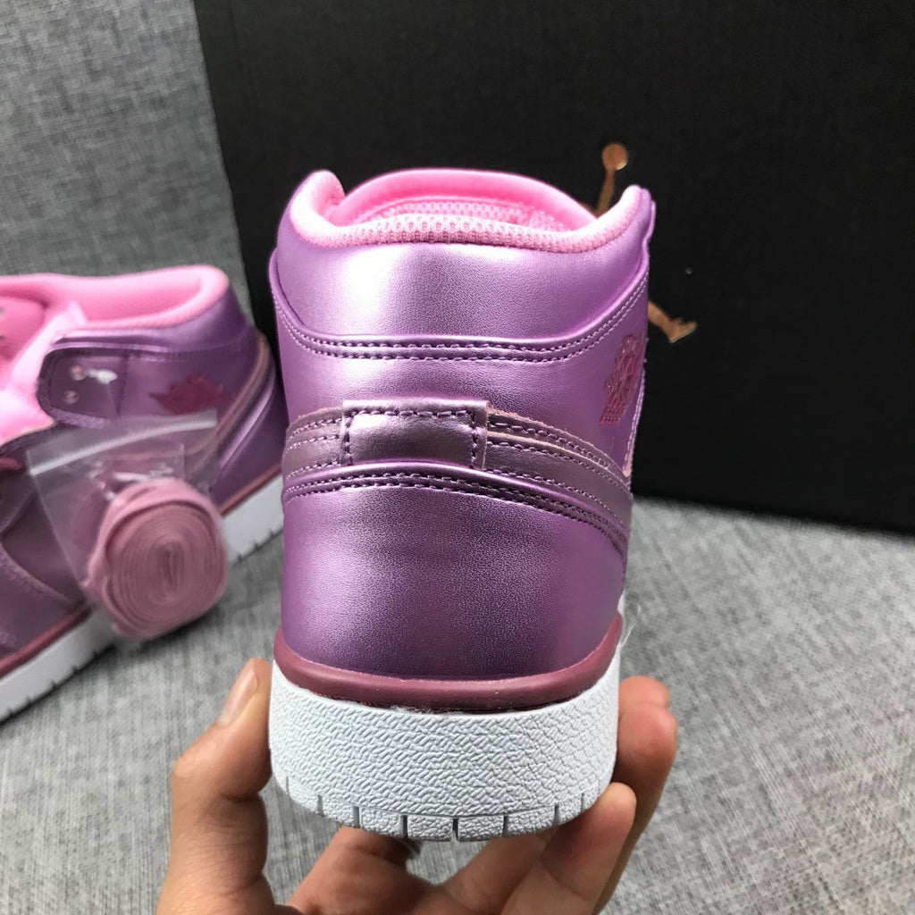 Sneakers Pink Rose - Jordan 1 Mid AV5174-640 - product image from the listing.