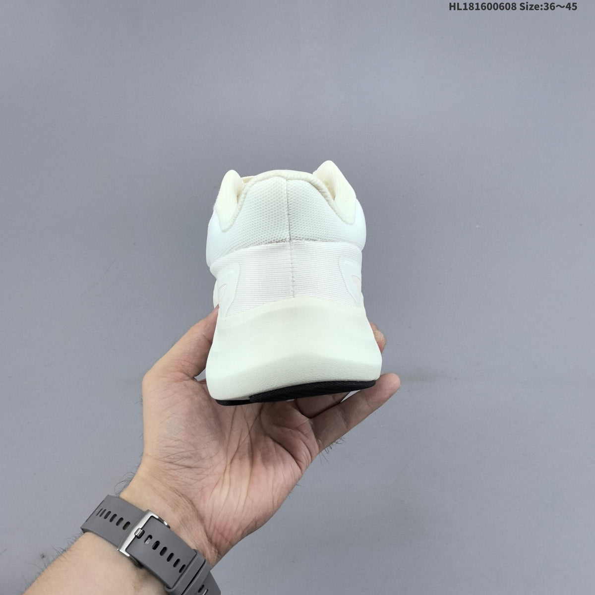 White DESCENTE RUN STEP Low-Top Running Shoes - product image from the listing.